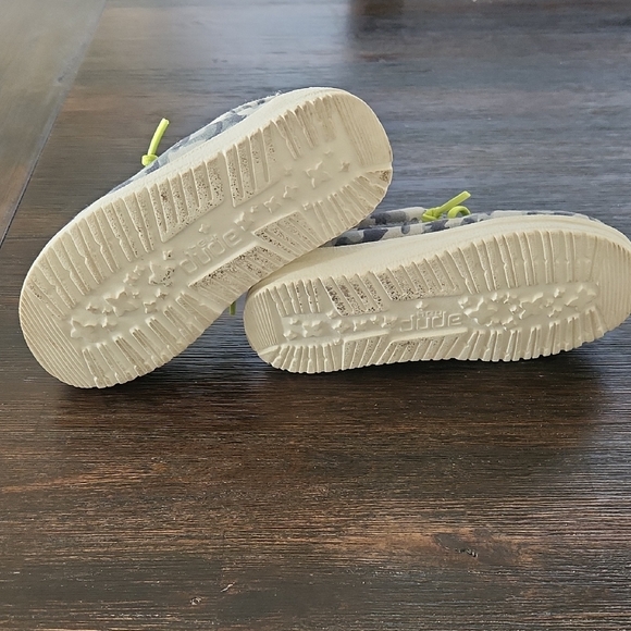 Toddler Hey Dude Kids Camo Shoes, Little Kid/ Toddler Size 10 - Picture 4 of 6
